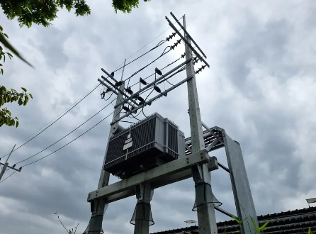 Surge Arrester Seleksi dan Konfigurasi untuk Sistem Distribusi 10kV dan Di Bawah: Panduan Komparatif untuk Standar IEE dan IEEE