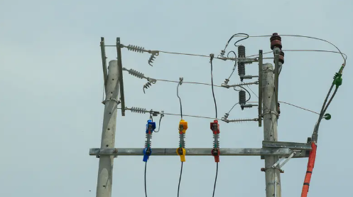 Masalah Umum dengan Insulator Daya: Peralihan Polusi, Identifikasi Penuaan, dan Pedoman Perawatan
