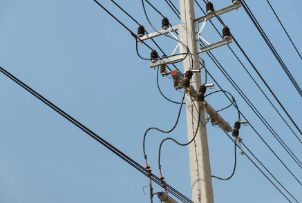 Panduan Komprehensif untuk Penangkap Lonjakan Saluran Transmisi: Dari Bahan Struktural hingga Pencegahan Kegagalan